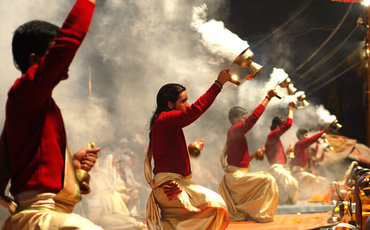 Ритуал «Ганга Аарти» в ашраме Пармарх